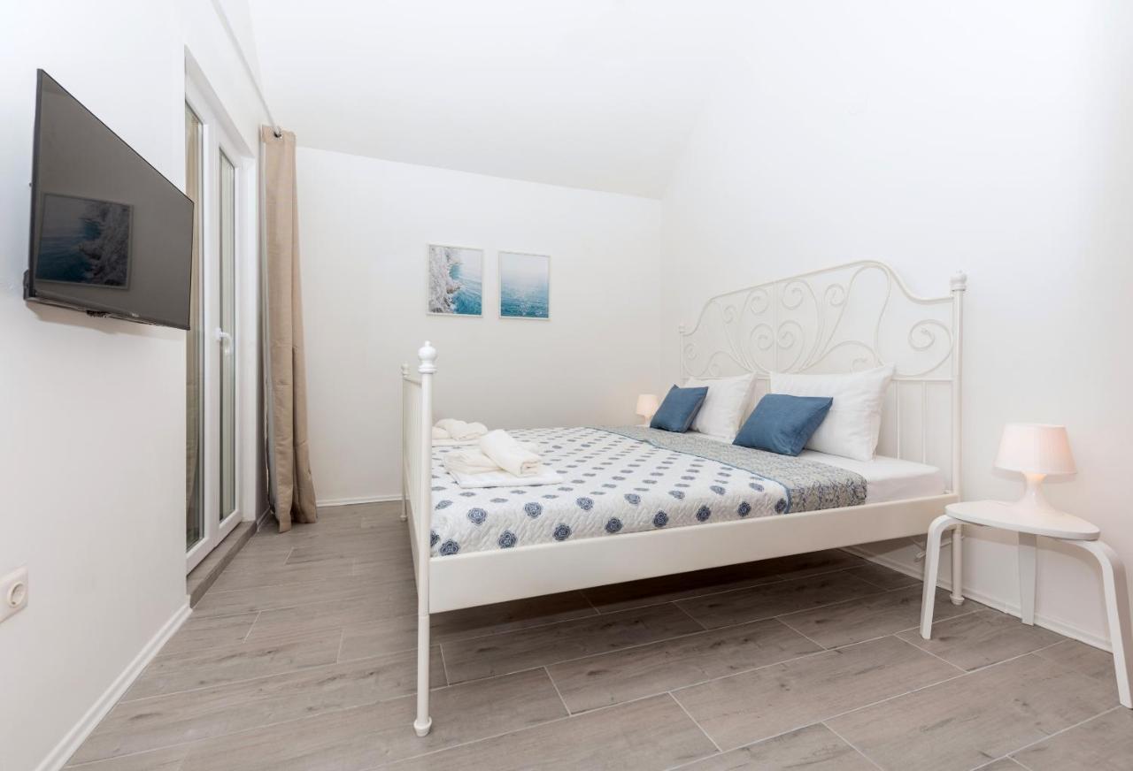 Vista Mare Apartment - 3 Bedroom, Sea View Makarska Esterno foto