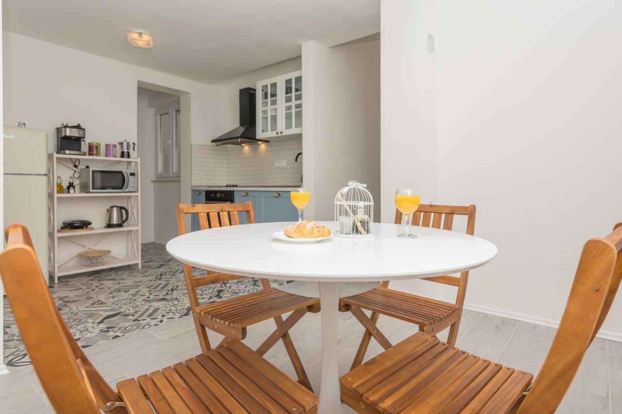 Vista Mare Apartment - 3 Bedroom, Sea View Makarska Esterno foto