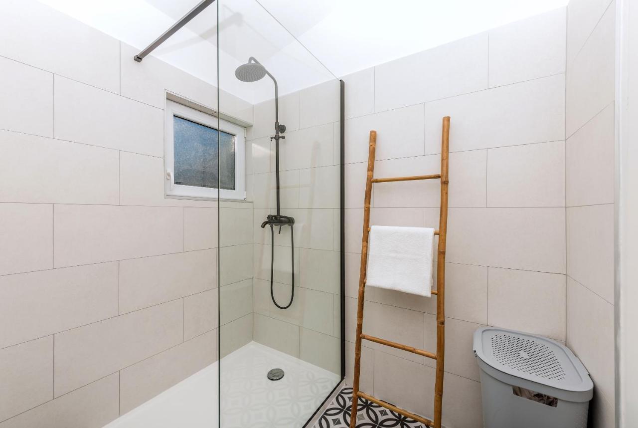 Vista Mare Apartment - 3 Bedroom, Sea View Makarska Esterno foto
